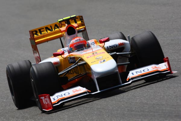 关于红牛二队轻取雷诺车队，阿隆索高光表现的信息