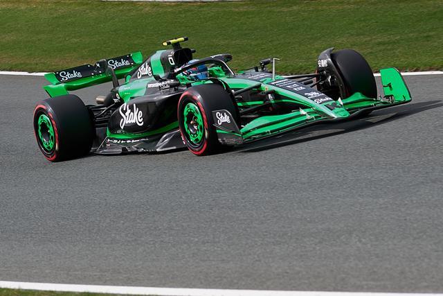 开云下载-索伯车队逆转梅赛德斯，汉密尔顿统治全场