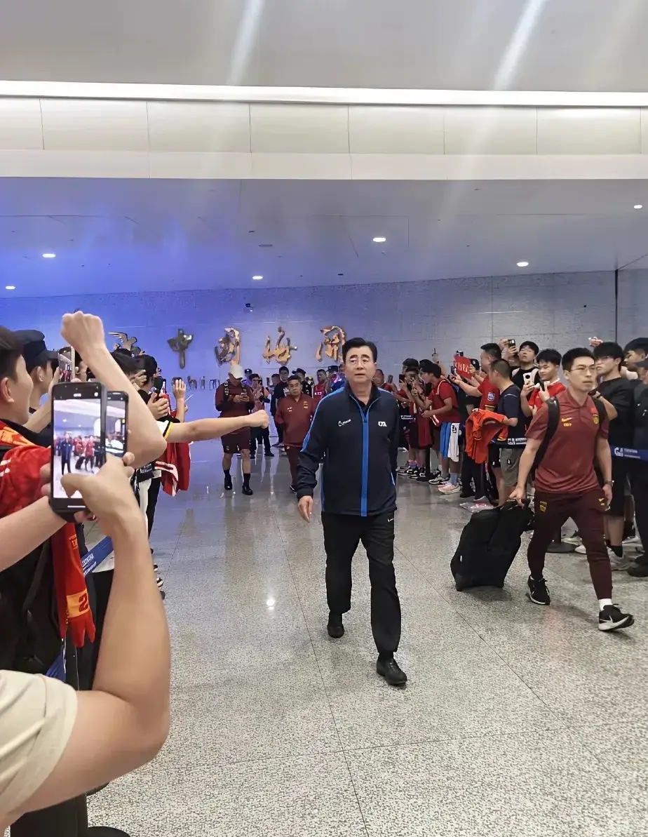 印尼队完胜丹麦队，李梓嘉点燃赛场